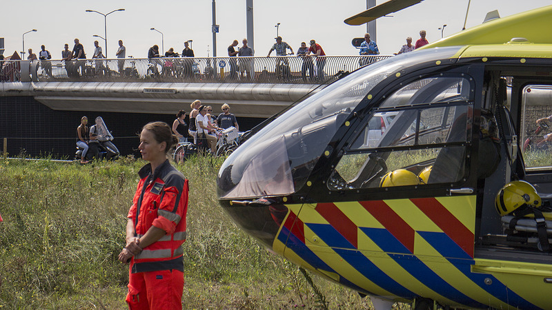 Landende traumaheli trekt veel bekijks