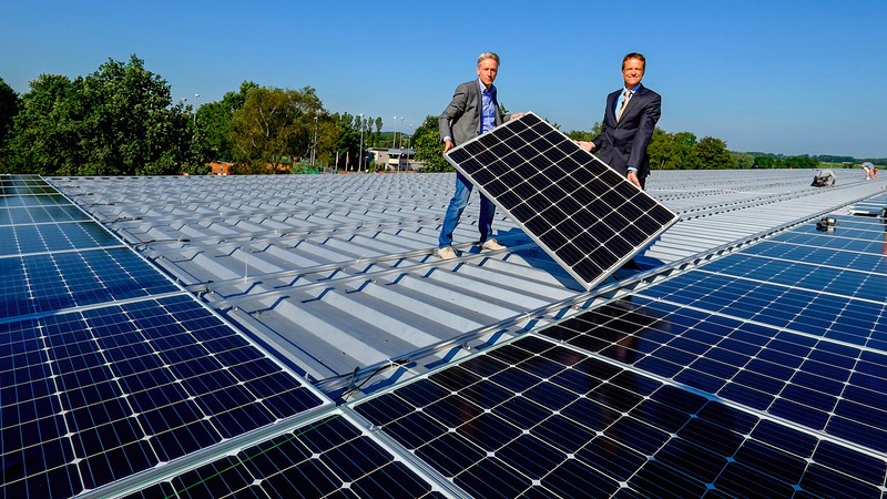 Eerste zonnepanelen Sportcomplex De Meent geplaatst