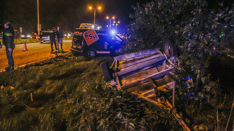 Man gewond door botsing met losgeschoten aanhanger op N9