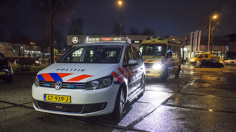 Automobilist ziet scooter over het hoofd