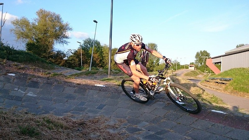 Slecht weer deert Kay Pronk niet tijdens MTB Classic, Apeldoorn op podium