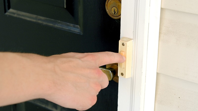 Vreemde mensen bellen midden in de nacht aan in binnenstad en Overdie