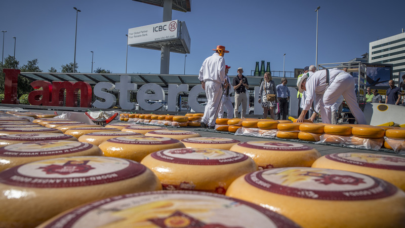 Schiphol in de ban van Alkmaarse kaasmarkt