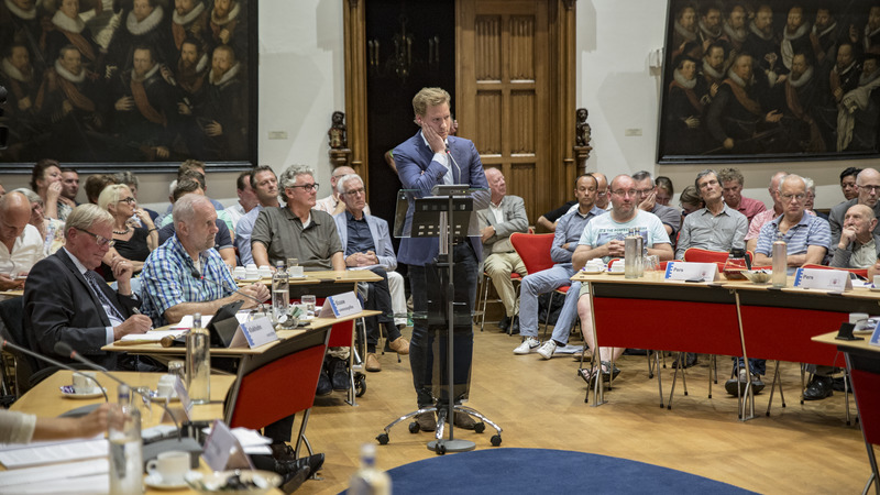 Wethouder, projectontwikkelaar en bewoners Emmakwartier opnieuw om tafel