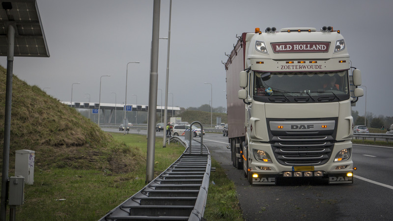 Kapot wiellager zorgt voor hinder verkeer A9