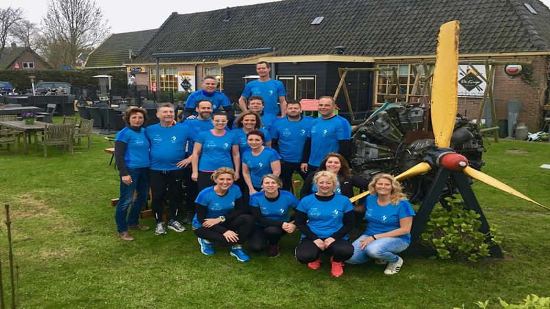 Langedijkers lopen op 5 mei traditiegetrouw 140 kilometer om het bevrijdingsvuur op te halen