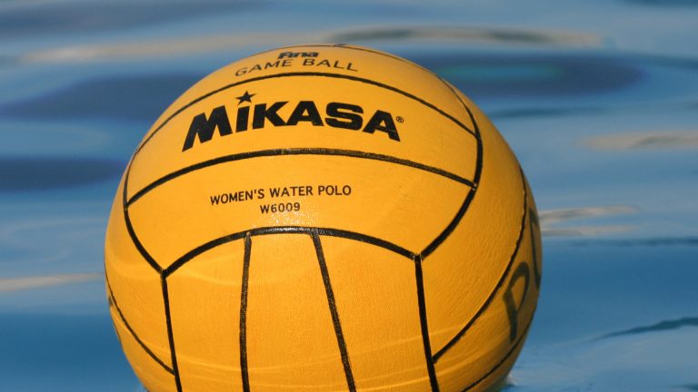 Winst voor DAW dames in spannende pot waterpolo