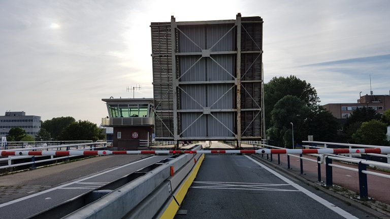 Zorgen over fiets- en voetgangerspontje bij Leeghwaterbrug