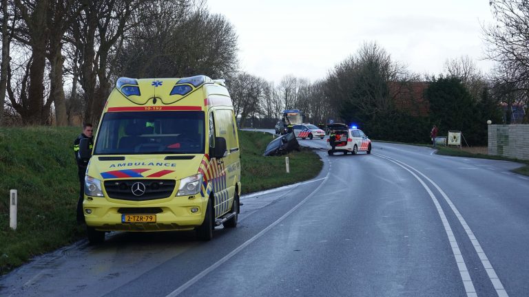 Auto in greppel na uitwijkmanoeuvre op N242 bij Heerhugowaard