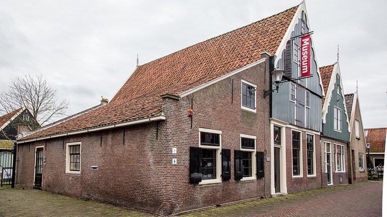 Bijzondere boekenmarkt in Rijper museum In ’t Houten Huis ?
