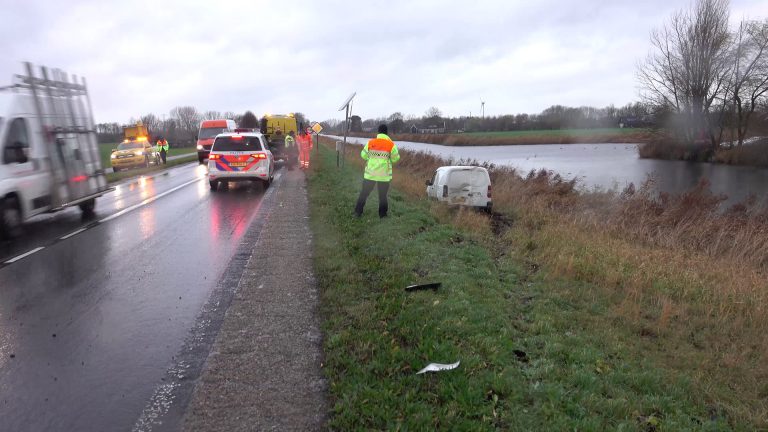 Bestuurder naar ziekenhuis na beuk van vrachtwagen op N241