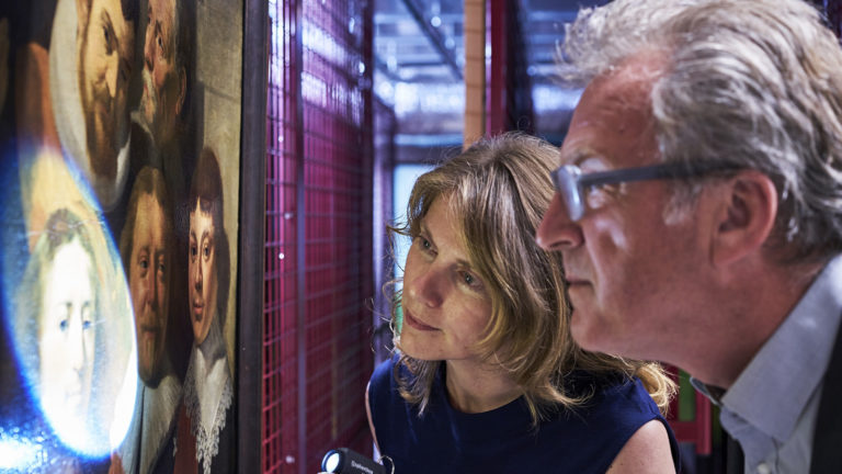 Volg de restauratie van schuttersstuk Van Everdingen in Stedelijk Museum