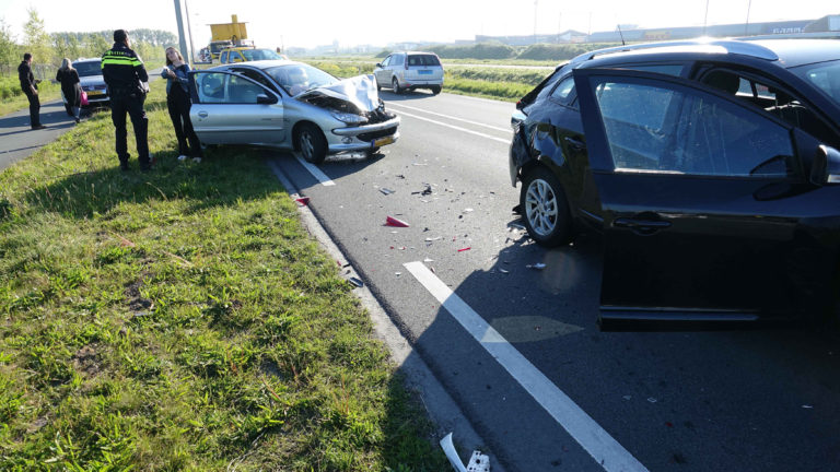 Harde kop-staartbotsing op N242 in Heerhugowaard