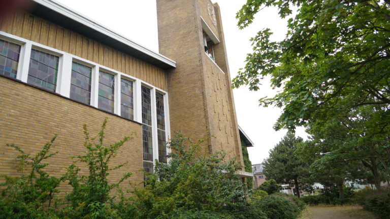 Gemeente Bergen: “Verkeerde info verstrekt over woningbouw Adelbertuskerk”