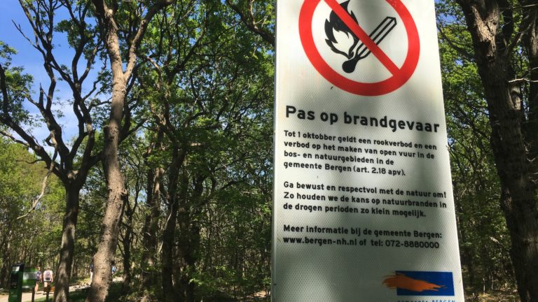 Politie zoekt getuigen van duinbrand Bergen aan Zee, groep jongeren nog altijd gezocht