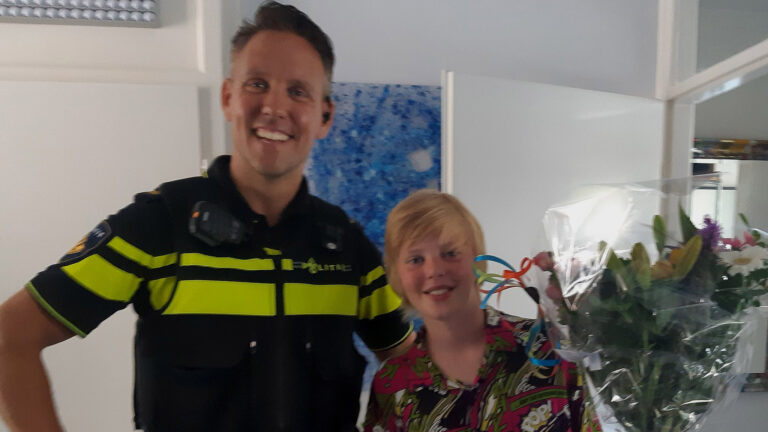 Jonge getuige van inbraakpoging aan Hornwaard door wijkagent in het zonnetje gezet
