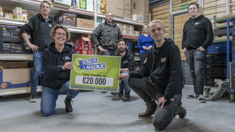 Serieus Langedijk een waanzinnig succes: 20.000 euro voor Voedselbank Langedijk