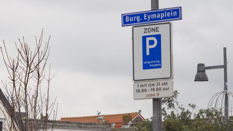 Grote zorgen dorpsvereniging Egmond over voorlichting gemeente: “Bergen in gebreke”
