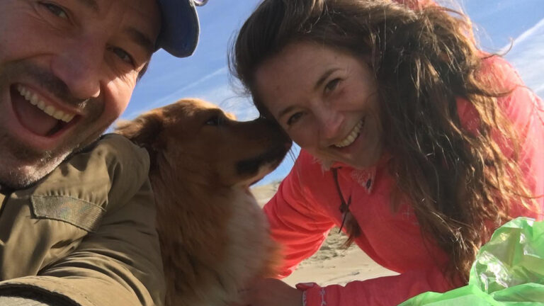 Daan en Steef organiseren warm-up editie van Beach Clean-Up Tour op Bergense stranden