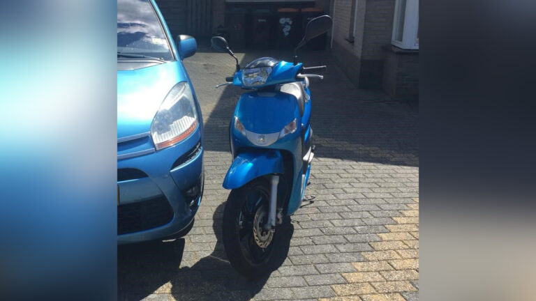 Waardse politie zoekt getuigen van scooterdiefstal aan achterzijde NS-station