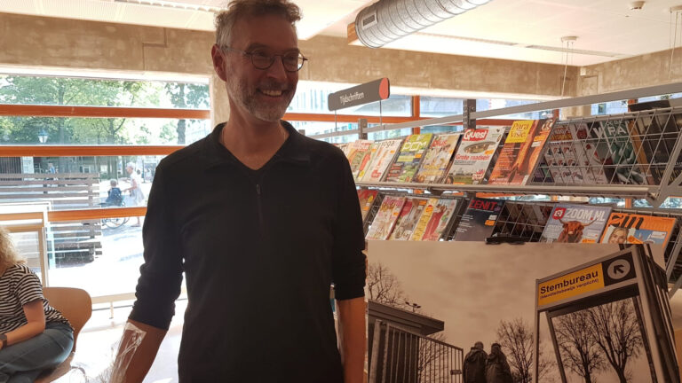 Amnesty opent in Alkmaarse bieb expositie ‘Vrijheid’ met foto’s van regionale wedstrijd