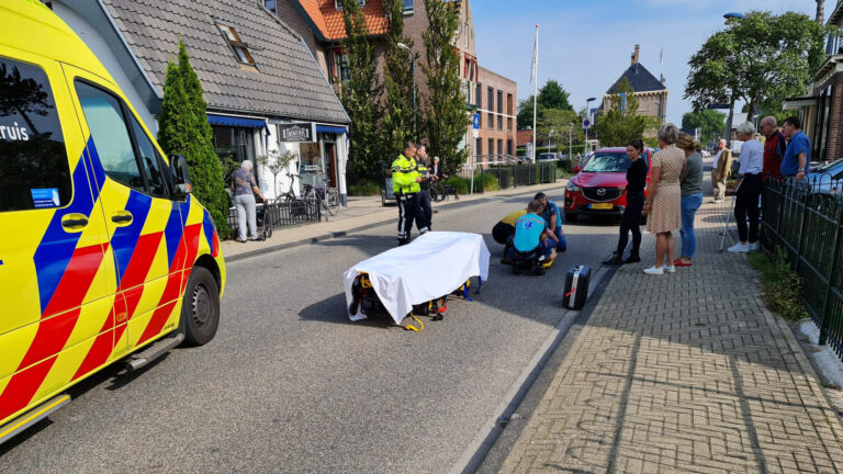 Fietsster zwaar gewond na frontale aanrijding met auto in Obdam