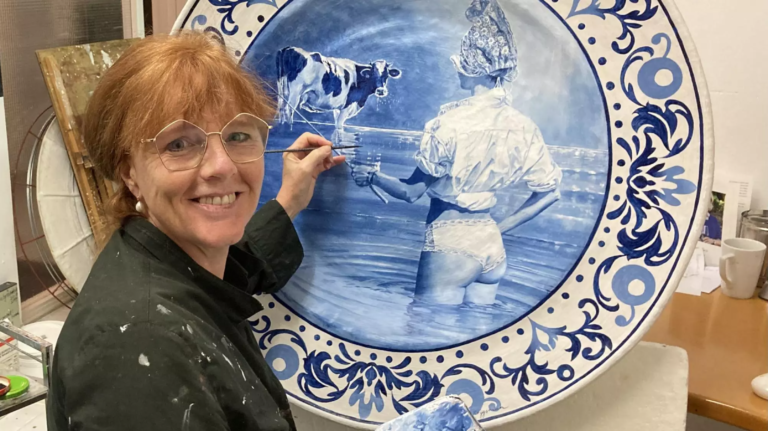 Kunstenaar Katinka Krijgsman schildert dag en nacht voor Bergense Kunst10Daagse