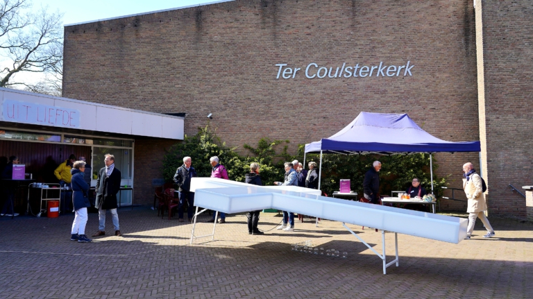 Kruis The Passion op visite bij Ter Coulsterkerk in Heiloo