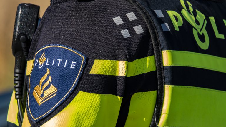 Bestuurder rijdt weg na zakken voor theorie-rijexamen