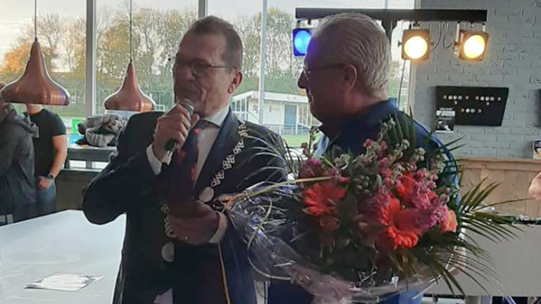 Zilveren reiger voor Sjaak Beers van voetbalvereniging KSV