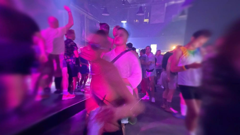 Eerste echte ‘queer feest’ van Alkmaar in aantocht: “Niveautje Reguliersdwarsstraat”