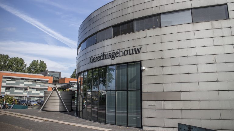 Taakstraf voor gymleraar (27) na seksueel contact met leerling (16), school wil ‘ervan leren’