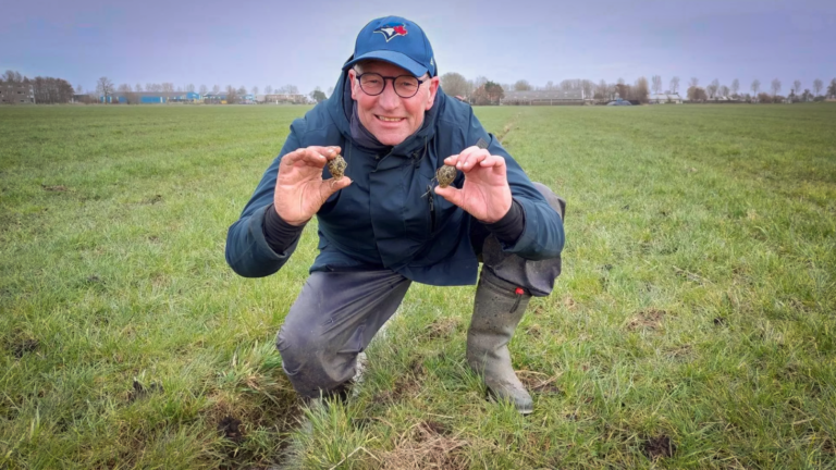 Michel Mannes uit Heiloo vindt eerste Kievitsei van Noord-Holland