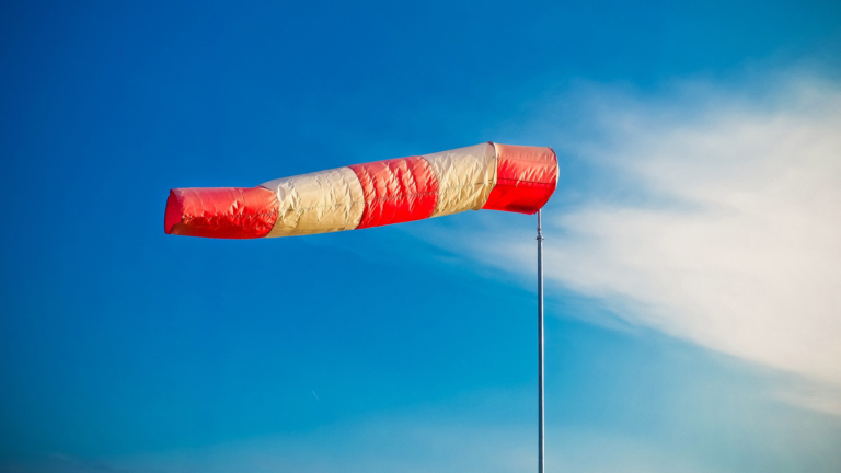 Harde wind in Noord-Holland; provincie stremt vaarwegen