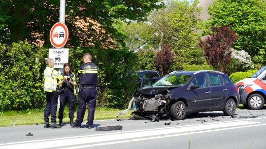 Flinke schade en gewonde door aanrijding in Egmond aan den Hoef