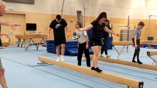 Sportieve kruisbestuiving in De Meent: schermers volgen turnclinics bij Saturna