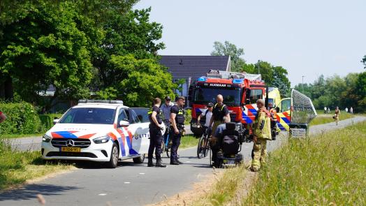 Scootmobiel te water langs Kogendijk, bestuurder tijdig gered