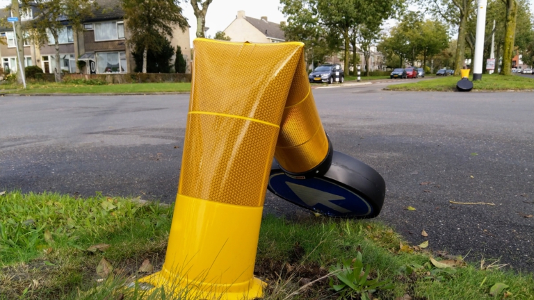Geknakte paaltjes extra werk voor Stadswerk: “In sommige buurten vaker dan in andere”