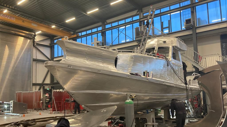 Afbouw innovatieve reddingboot vraagt net wat meer tijd: “Wij hebben ‘m al een paar dagen getest”
