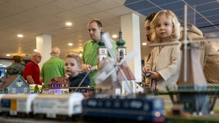 Verzamelen, bouwen, knutselen: de modelspoorhobby blijft boeien