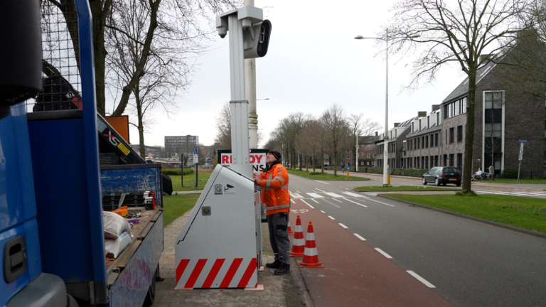 Wie te snel in onze regio racet wordt geflitst door flexflitser, maar helpt dat wel?
