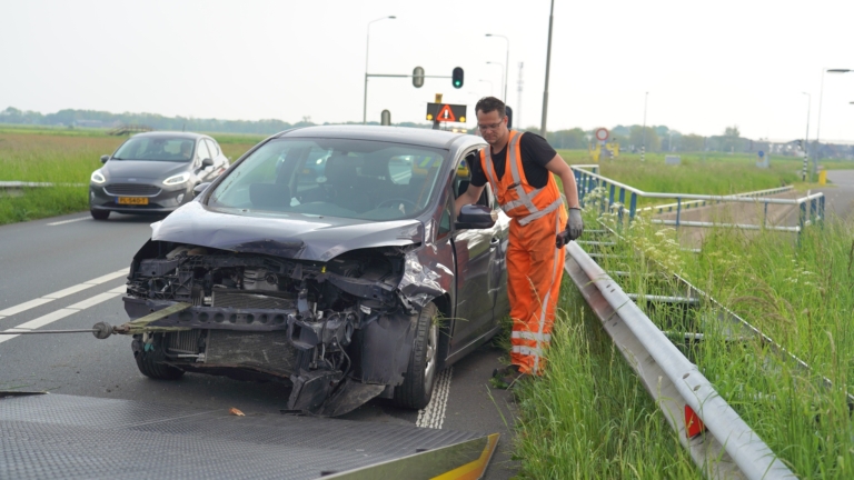 Moeder en kind gewond na éénzijdig ongeval N512