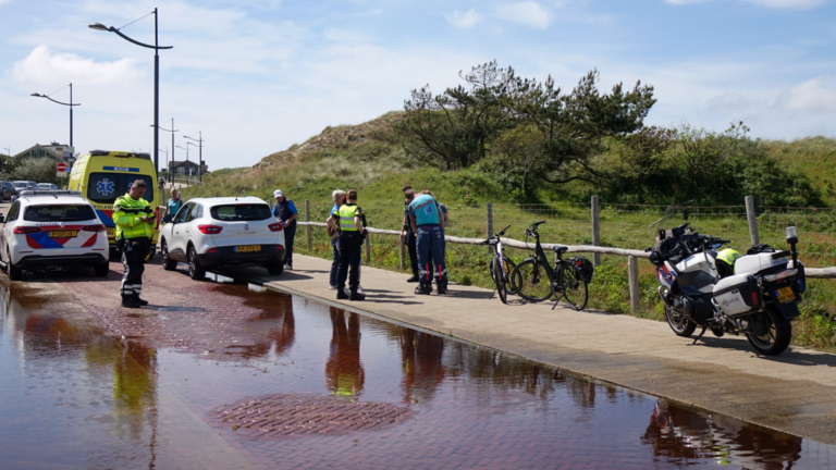 Fietser valt na negeren wegafzetting in Bergen aan Zee en raakt gewond