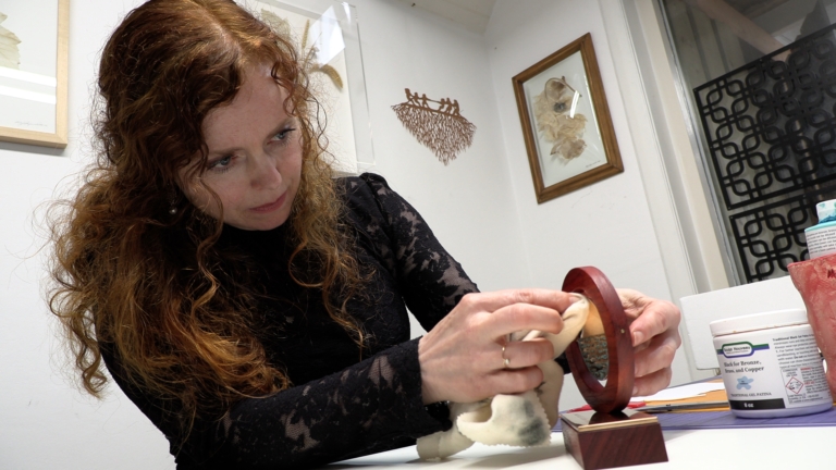KunstNetTV ‘Op atelierbezoek in…’ Bergen voor Gígja Reynisdóttir