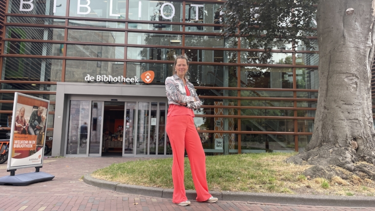 Bibliotheekboegbeeld Erna Winters gaat elders doen waar ze hier zo goed in is