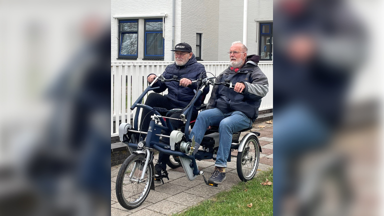 Defecte ‘Duofiets’ Egmond aan Zee is gerepareerd: “Leuk hè”