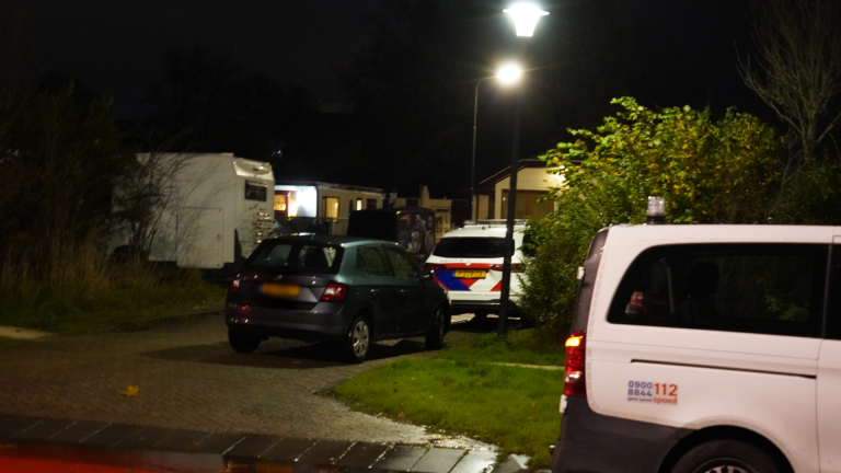 Explosie op woonwagenkamp in Heerhugowaard: politie doet onderzoek