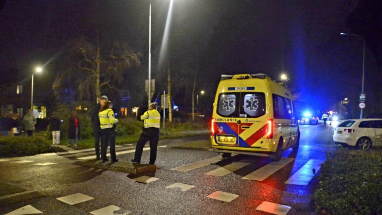 Fietsster gewond na aanrijding op rotonde in Bergen