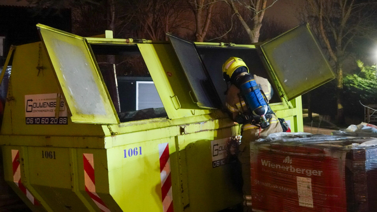 Brandweer rukt uit voor brand in bouwcontainer Broek op Langedijk