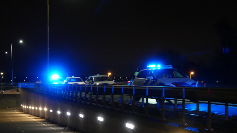 Hulpdiensten rukken massaal uit naar Kanaaldijk in Koedijk, maar vinden niets